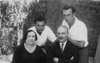 Katzir brothers and their parents